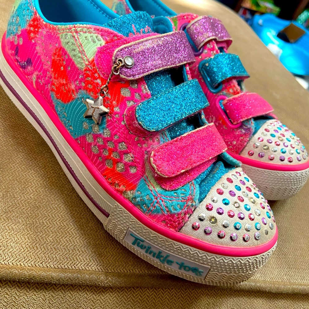 Sketchers Twinkle Toes canvas sneakers size 1.5. Pink and sparkle!